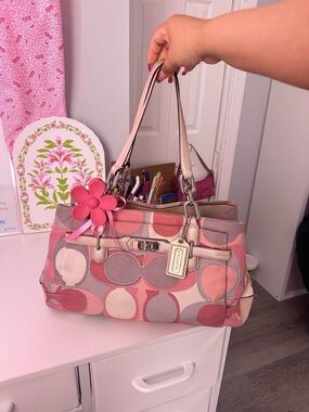 Coach Chelsea Jayden Carryall
Scarf Print 19399